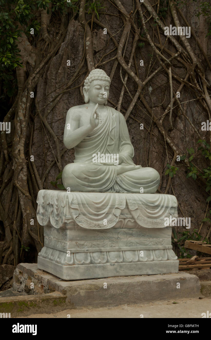 Statua di Buddha, montagne di marmo Foto Stock