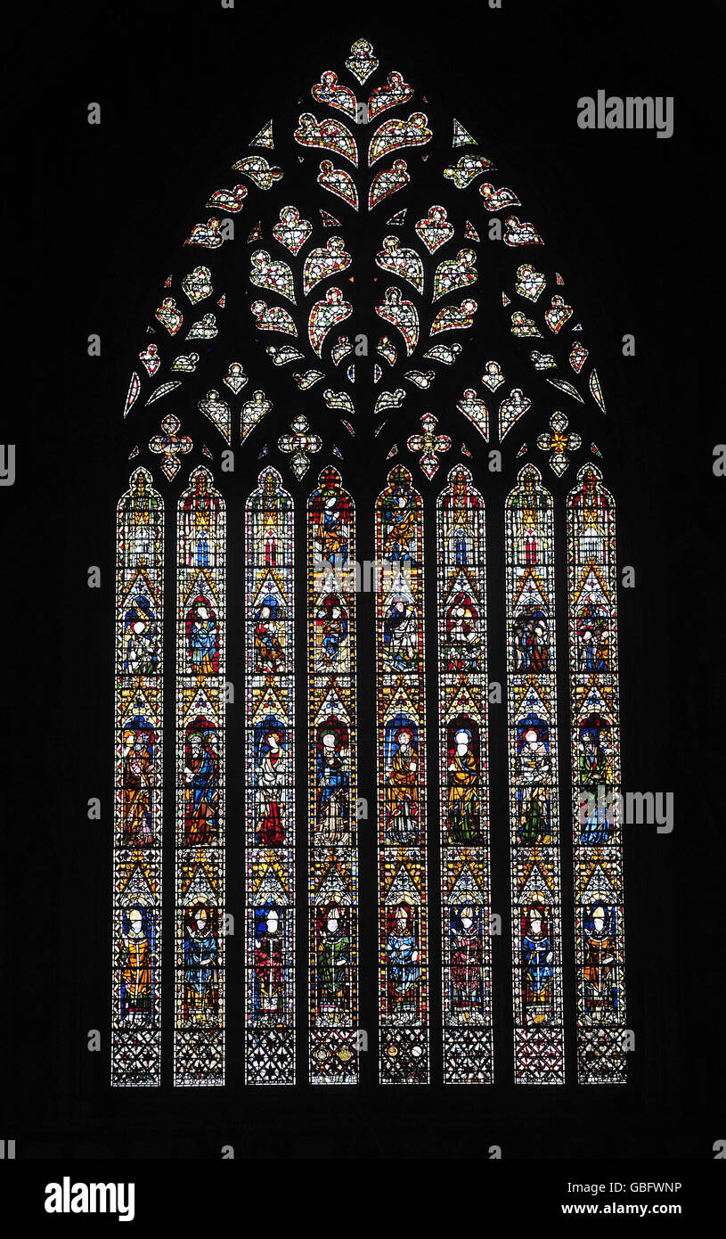 Vista su York. Una vista generale che mostra la Grande finestra Occidentale conosciuta come 'il cuore dello Yorkshire' all'interno della Cattedrale di York Foto Stock