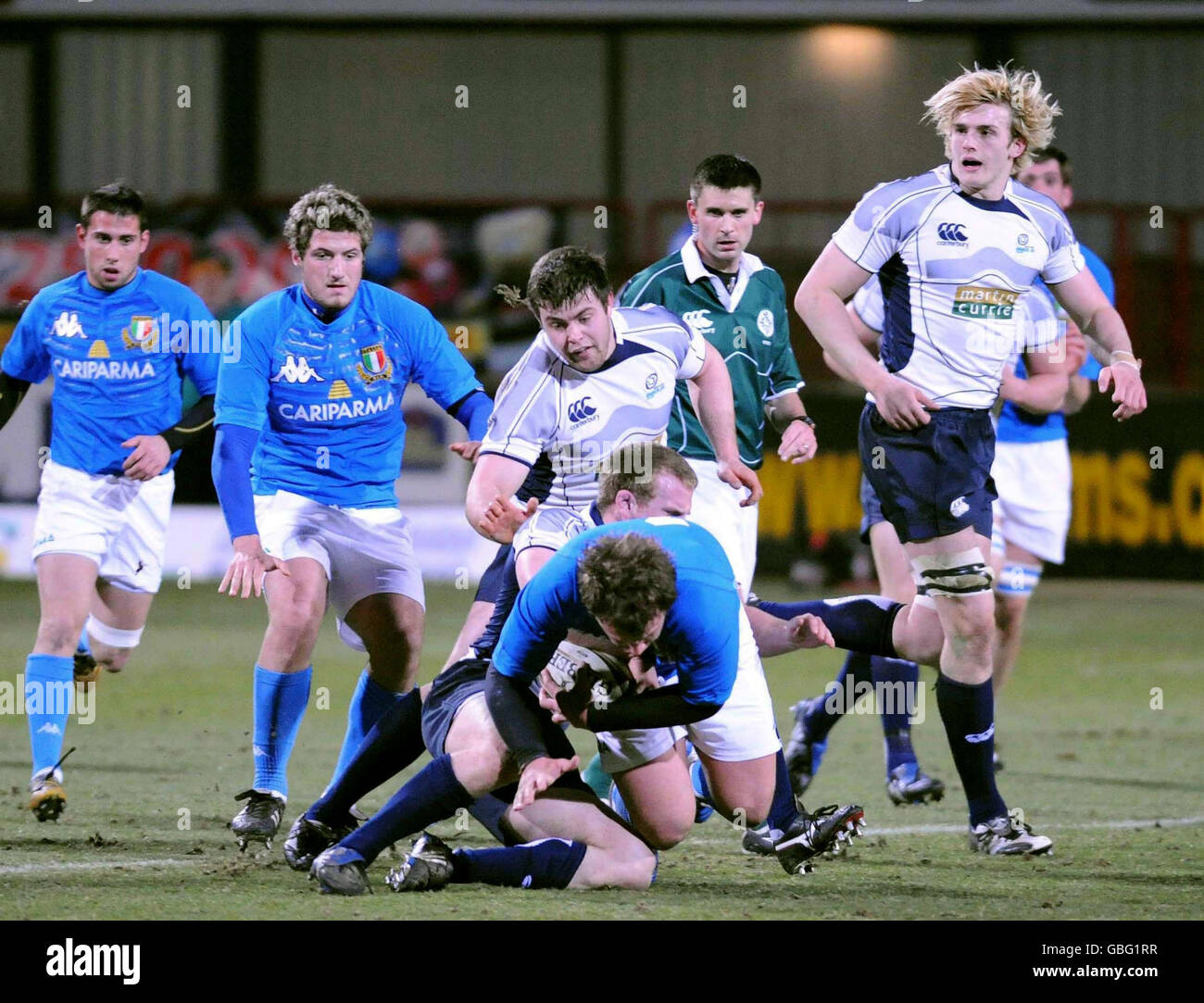 Rugby Union - Scozia Under 20s / Italia Under 20s - Dens Park. Italia sotto gli anni 20 Filippo Ferrarini (centro anteriore) viene fermato durante la partita Internazionale al Dens Park di Dundee. Foto Stock