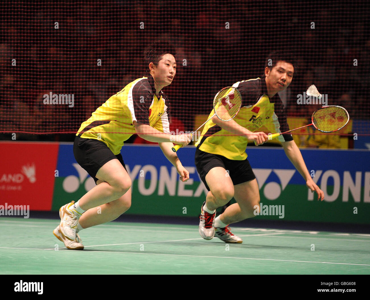 Badminton - Yonex All England Open Championships 2009 - National Indoor Arena. He Hanbin e Yu Yang in azione nella finale Mixed Doubles Foto Stock