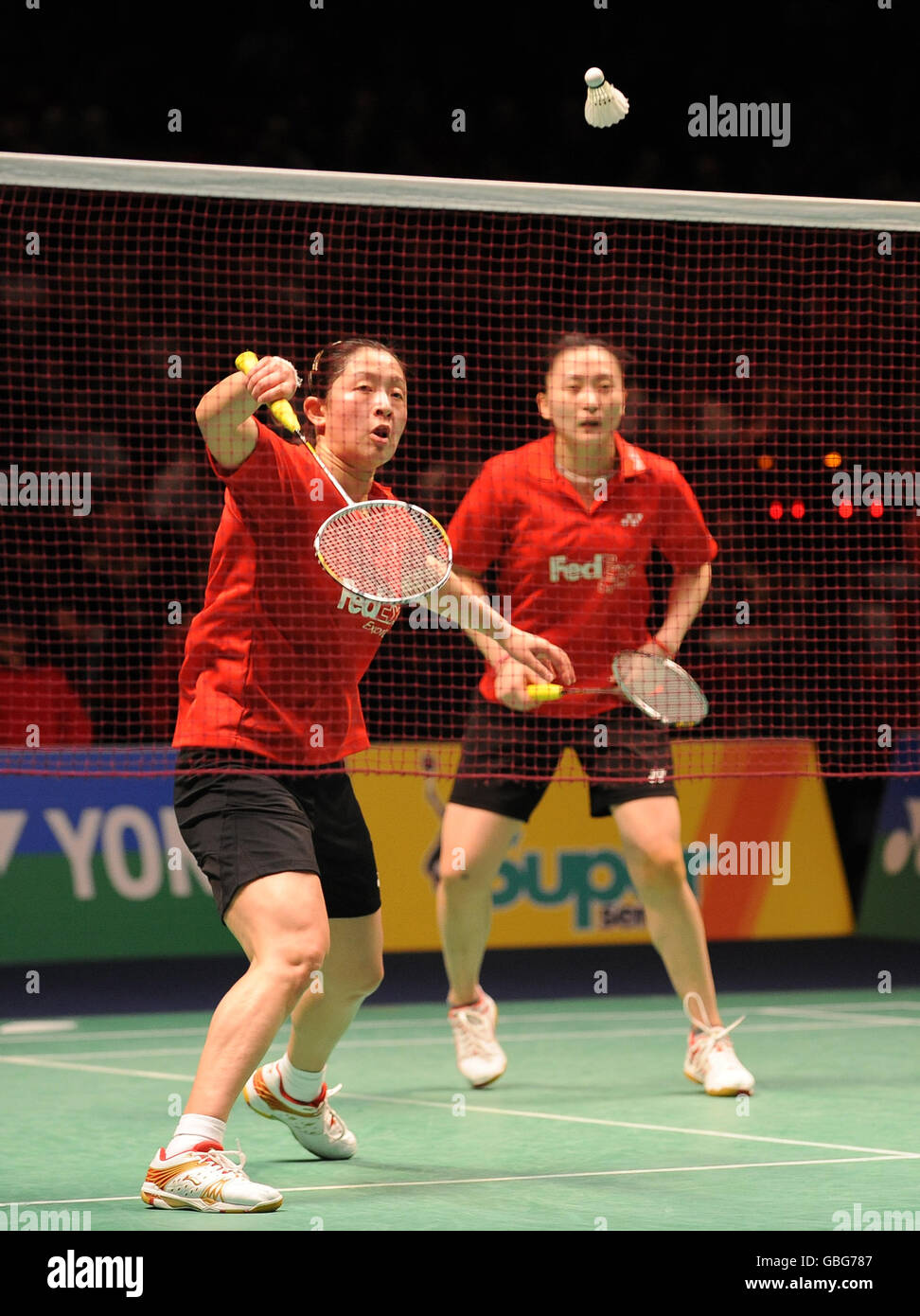 Zhang Yawen e Zhoa Tingting della Cina sulla loro strada Vincendo la finale delle doppie donne Foto Stock