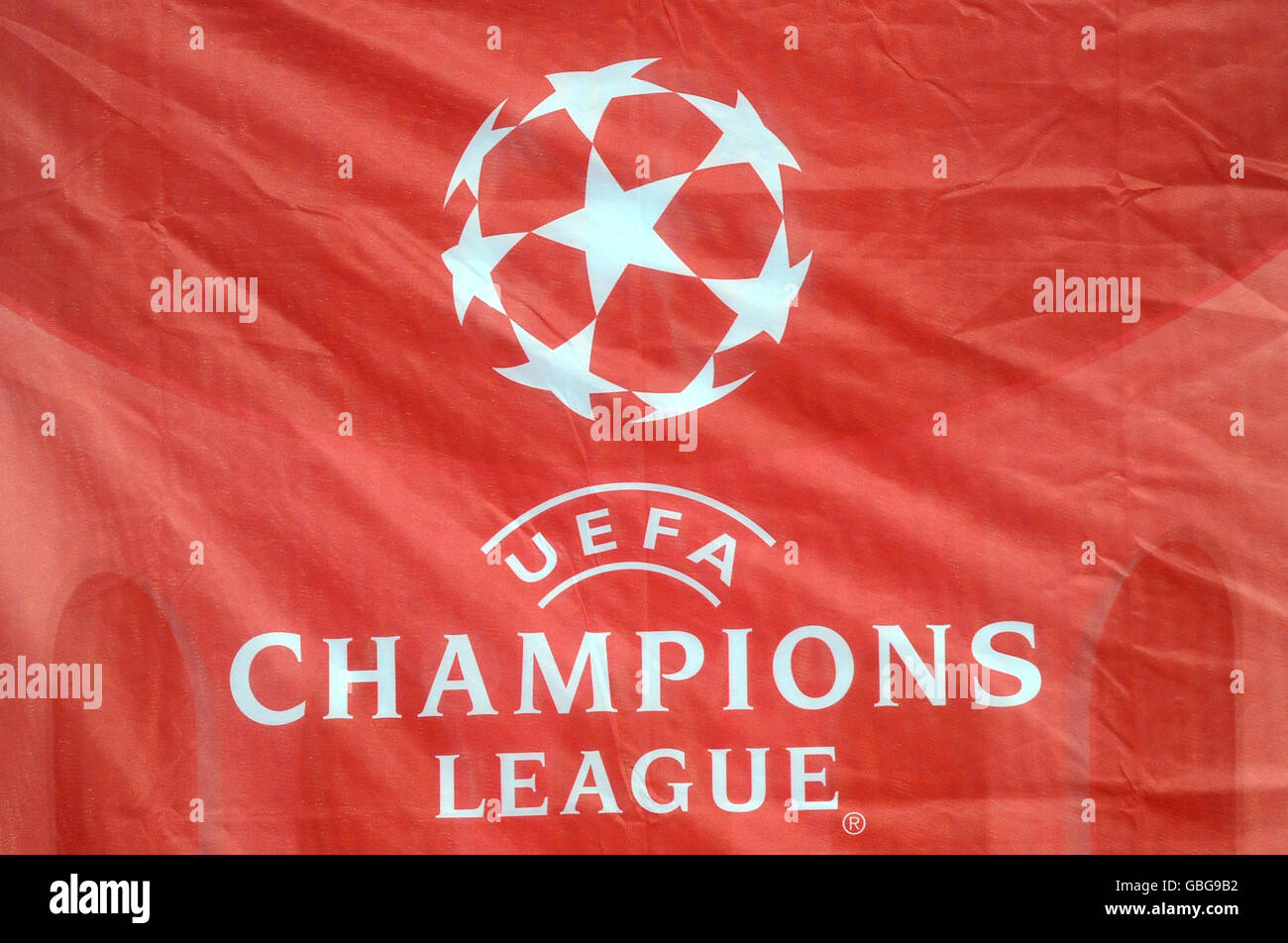 Calcio - UEFA Champions League - primo turno di Knockout - prima tappa - Chelsea v Juventus - Stamford Bridge. Una vista generale di un banner che mostra il logo Champions League Foto Stock