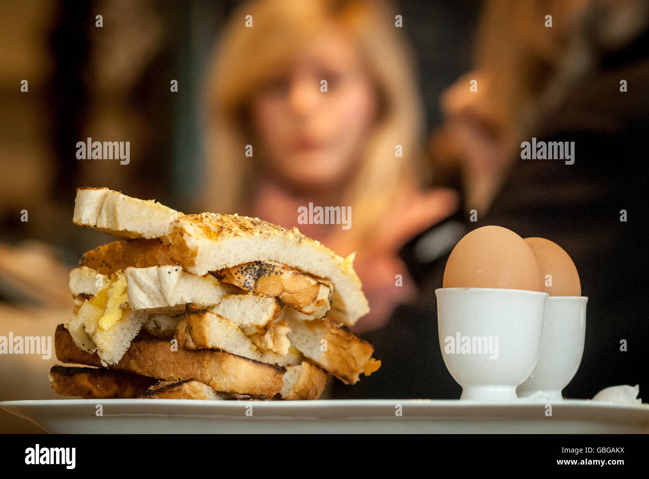 La prima colazione al Bill's Restaurant di Lewes. Foto Stock