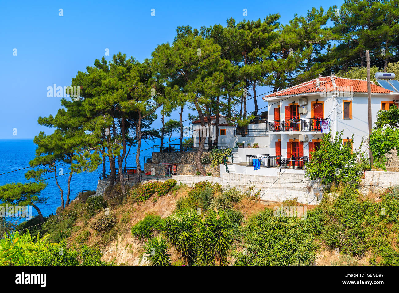 Un tipico Holiday villa con vista mare sulla costa di Samos Island, Grecia Foto Stock