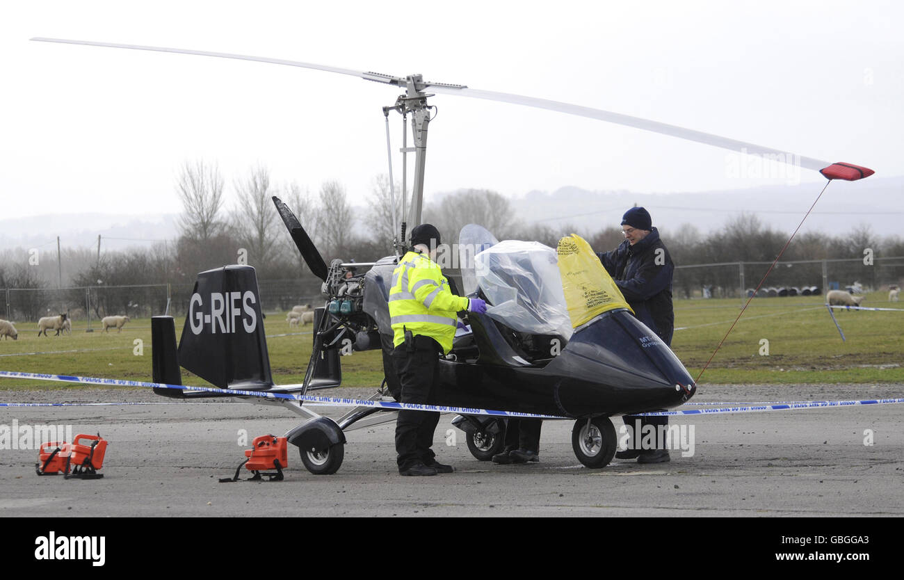 La scena all'aeroporto di Long Marston, vicino a Stratford-upon-Avon, nel Warwickshire, dove un girocottero ha colpito e ucciso Trevor Morse, sostenitore della caccia. Foto Stock