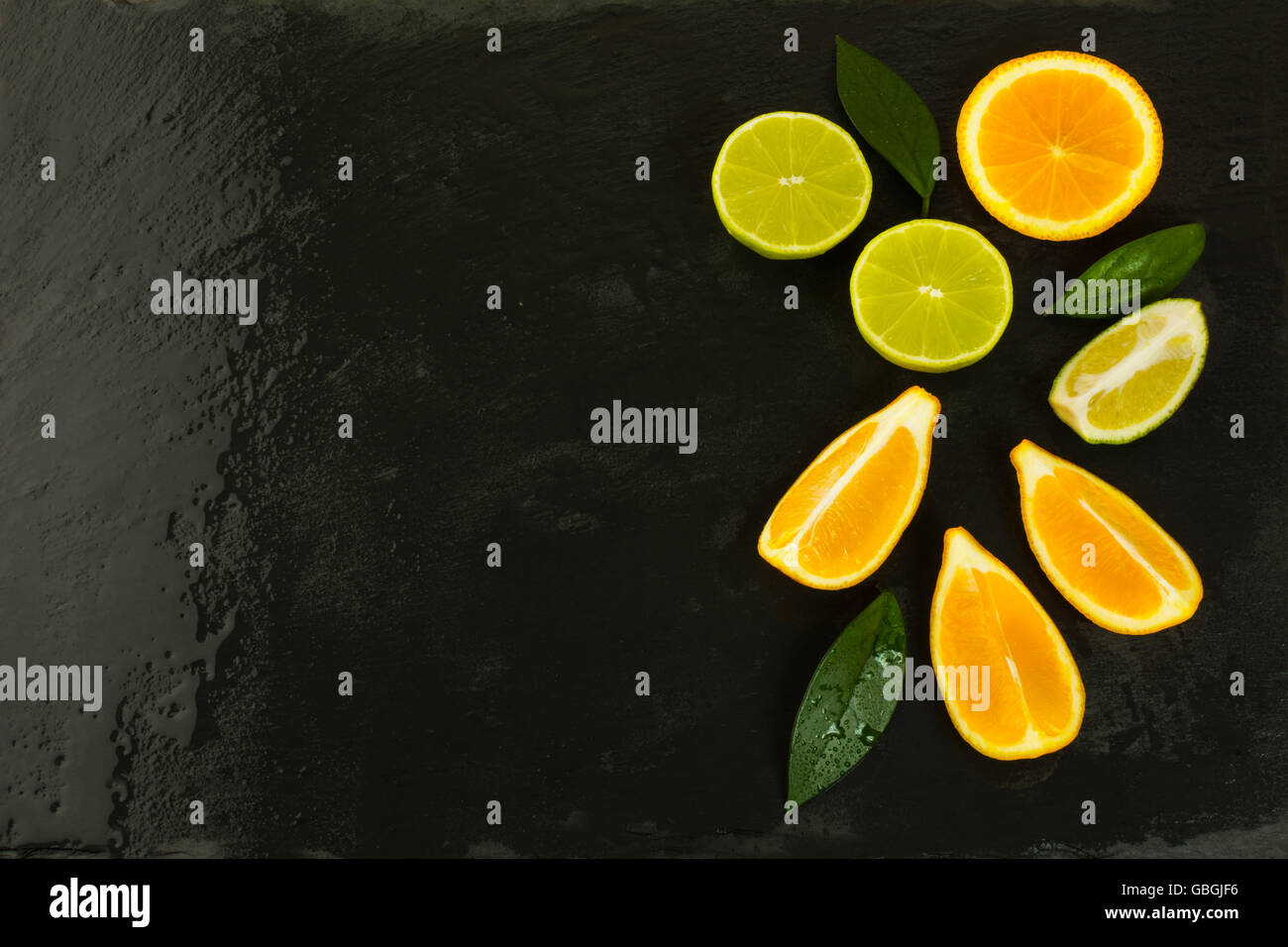 Mangiare sano concetto dello sfondo. Il cibo fresco. Frutti maturi. Gli agrumi. Cibo vegetariano. Frutta fresca. Frutta Mista. Backgr di frutta Foto Stock