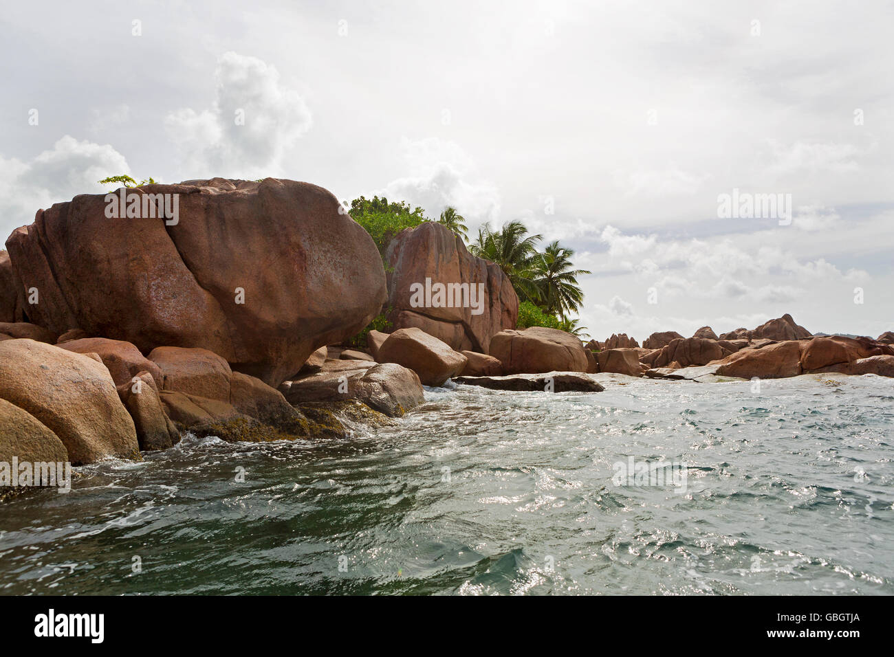 Costa di Granito al tropical St. Pierre isola a Seychelles, Oceano Indiano Foto Stock