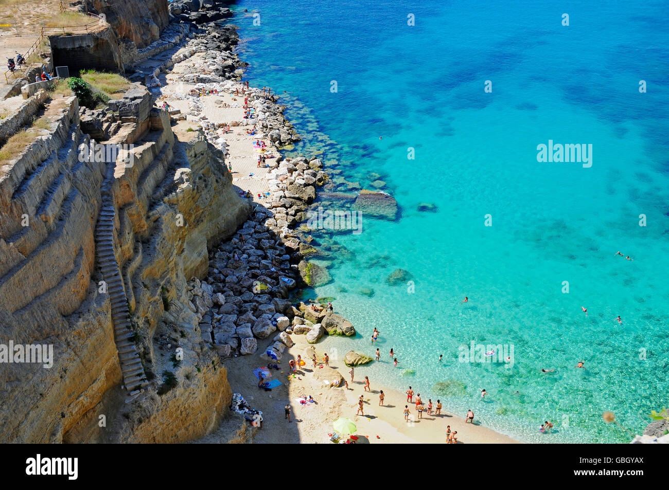 spiaggia-costa-costa-rocciosa-porto-miggiano-santa-cesarea-terme