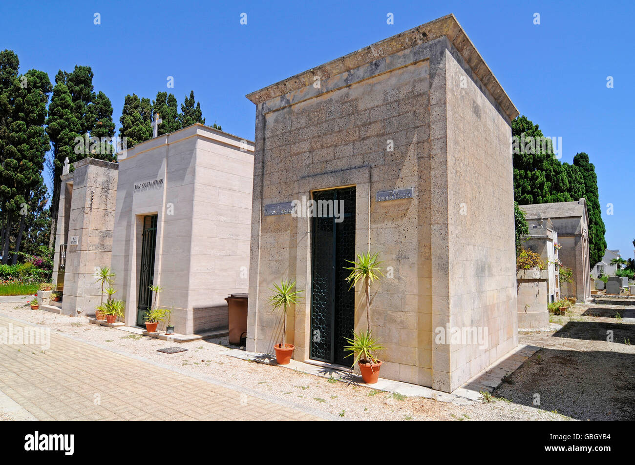 Tombe di famiglia, tombe, tombe, cimitero, Otranto, provincia di Lecce, Puglia, Italia Foto Stock