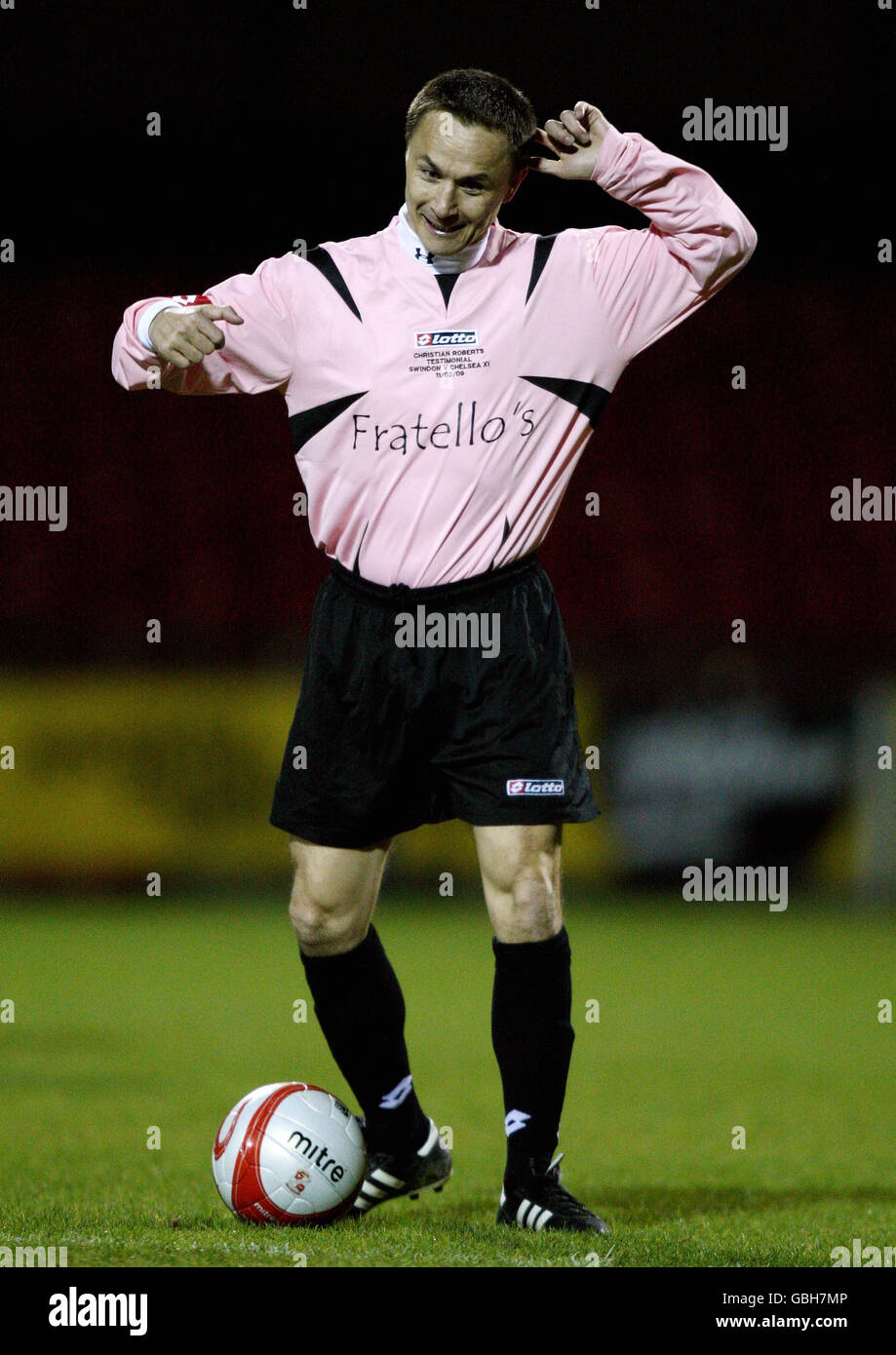 Soccer - Christian Roberts Testimonial - Swindon XI v Chelsea XI - County Ground Foto Stock