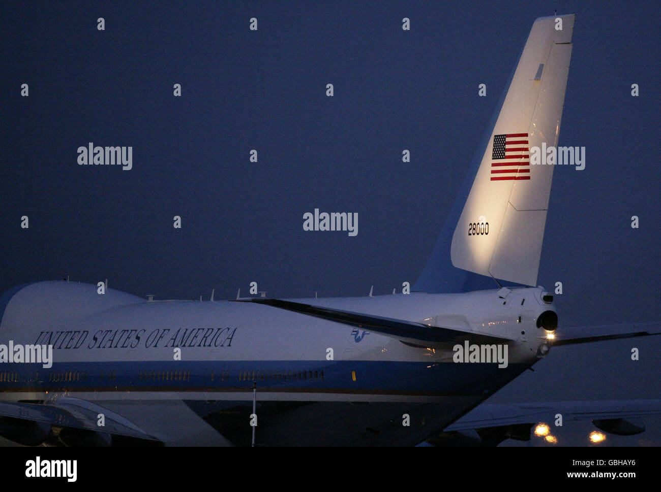 Air Force One arriva all'aeroporto di Stansted, portando il presidente degli Stati Uniti Barack Obama prima del vertice del G20 a Londra. Foto Stock