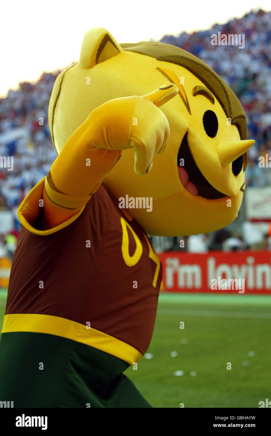 Calcio - Campionato europeo UEFA 2004 - Gruppo A - Spagna / Russia. Mascotte ufficiale Euro 2004 - Kinas Foto Stock