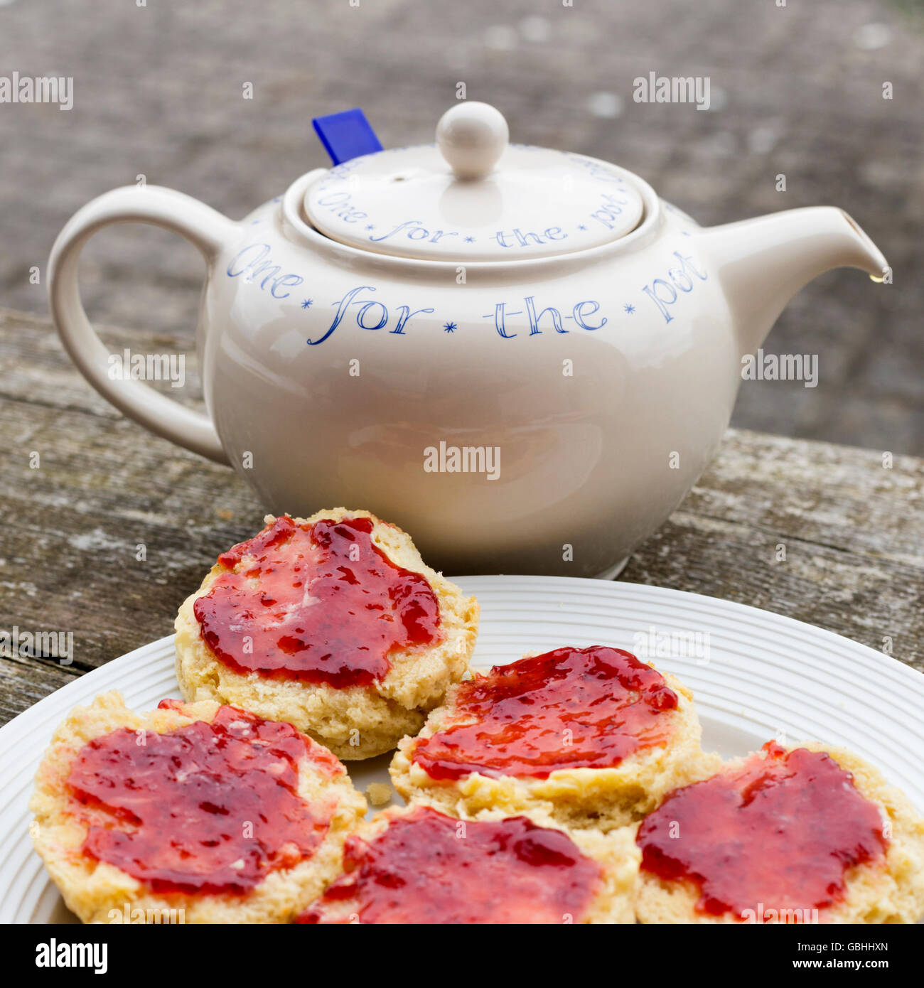 Pomeriggio con marmellata e biscotti Foto Stock