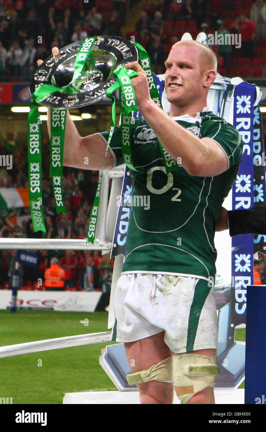 Rugby Union - RBS Six Nations Championship 2009 - Galles contro Irlanda - Millennium Stadium Rugby Union - RBS Six Nations Champion.... Paul o'Connell, in Irlanda, festeggia dopo che la sua squadra ha battuto il Galles 17-15 nella partita RBS Six Nations al Millennium Stadium di Cardiff, Galles. Foto Stock