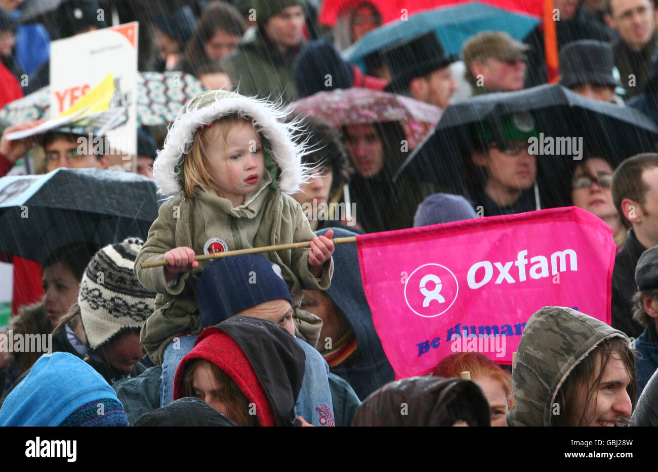 Manifestanti del G20 ad Hyde Park, Londra, dopo aver marciato per la città prima del vertice del G20 della prossima settimana. Foto Stock