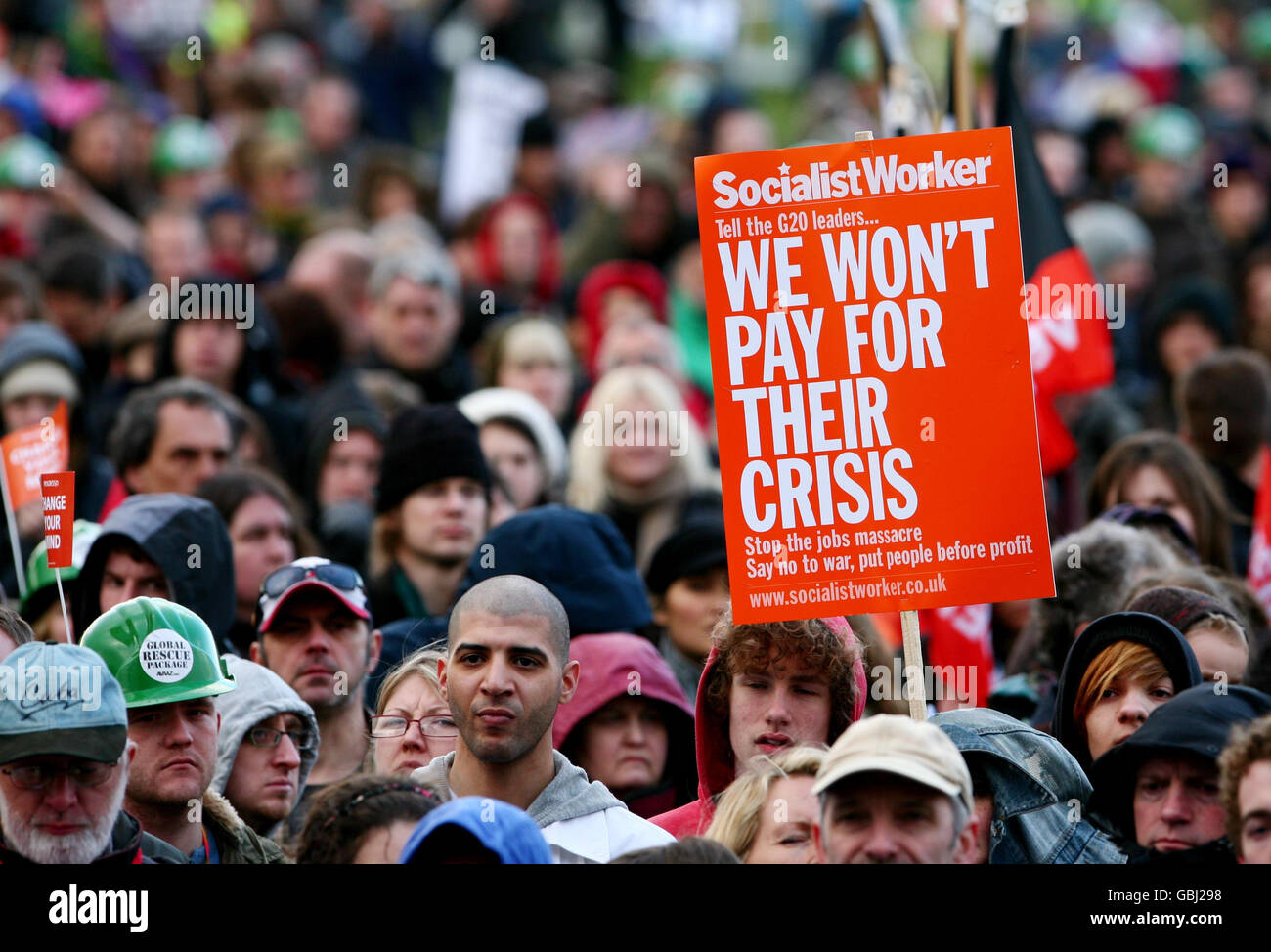 Manifestanti del G20 a Hyde Park, Londra, dopo aver marciato per la città prima del vertice del G20 della prossima settimana. Foto Stock