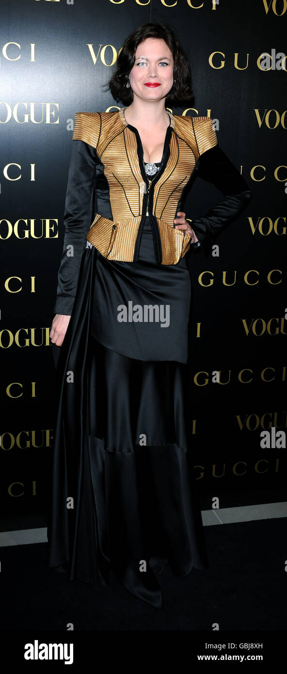 Jasmine Guinness arriva ad una cena in onore di Frida Giannini, direttore creativo di Gucci, ospitata da Alexandra Shulman, redattore di British Vogue e tenuta alla Saatchi Gallery di Londra. Foto Stock