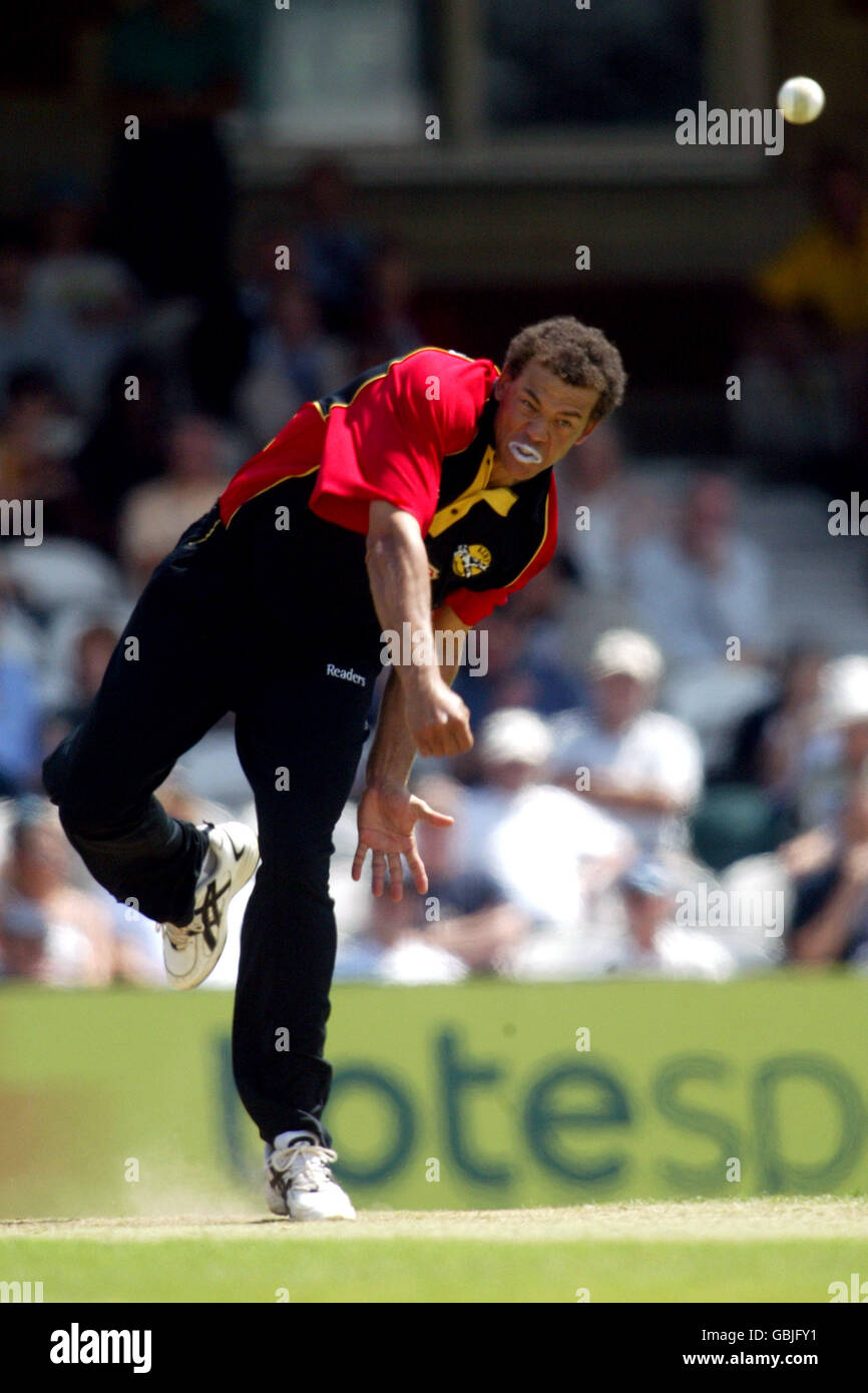 Cricket - totesport National Cricket League - Divisione uno - Surrey Lions / Kent Spitfire. Andrew Symonds di Kent Foto Stock