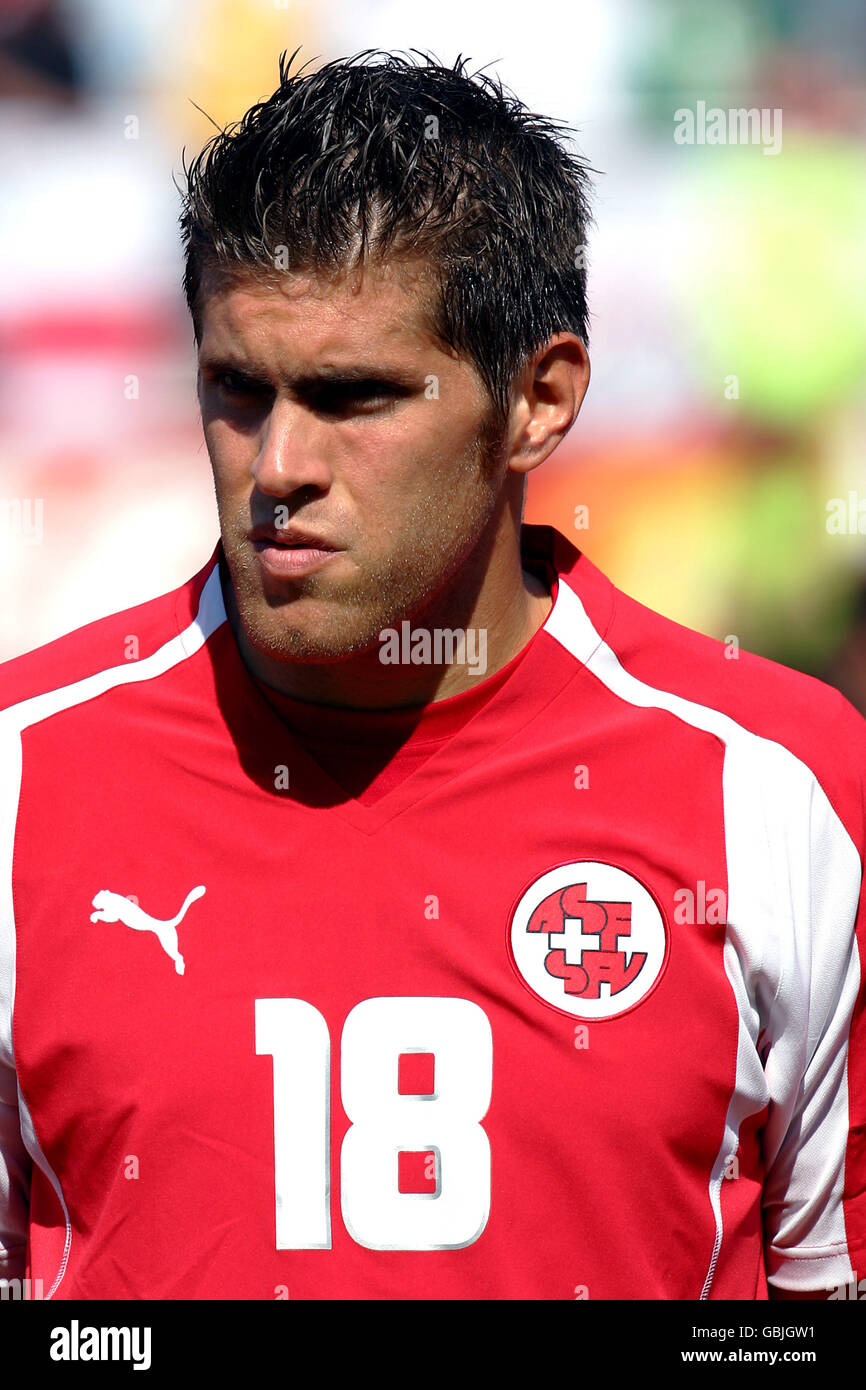 Calcio - Campionato europeo UEFA 2004 - Gruppo B - Inghilterra / Svizzera. Benjamin Huggel, Svizzera Foto Stock