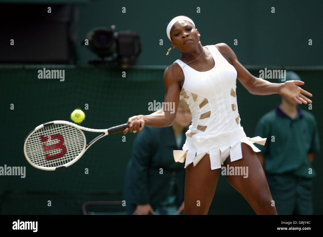 Serena Williams in azione durante la vittoria finale del suo quarto Foto Stock