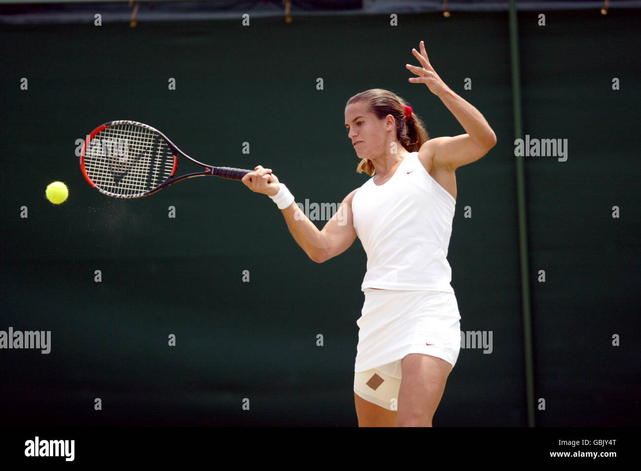 Tennis - Wimbledon 2004 - quarto round - Amelie Mauresmo v Silvia Farina Elia Foto Stock