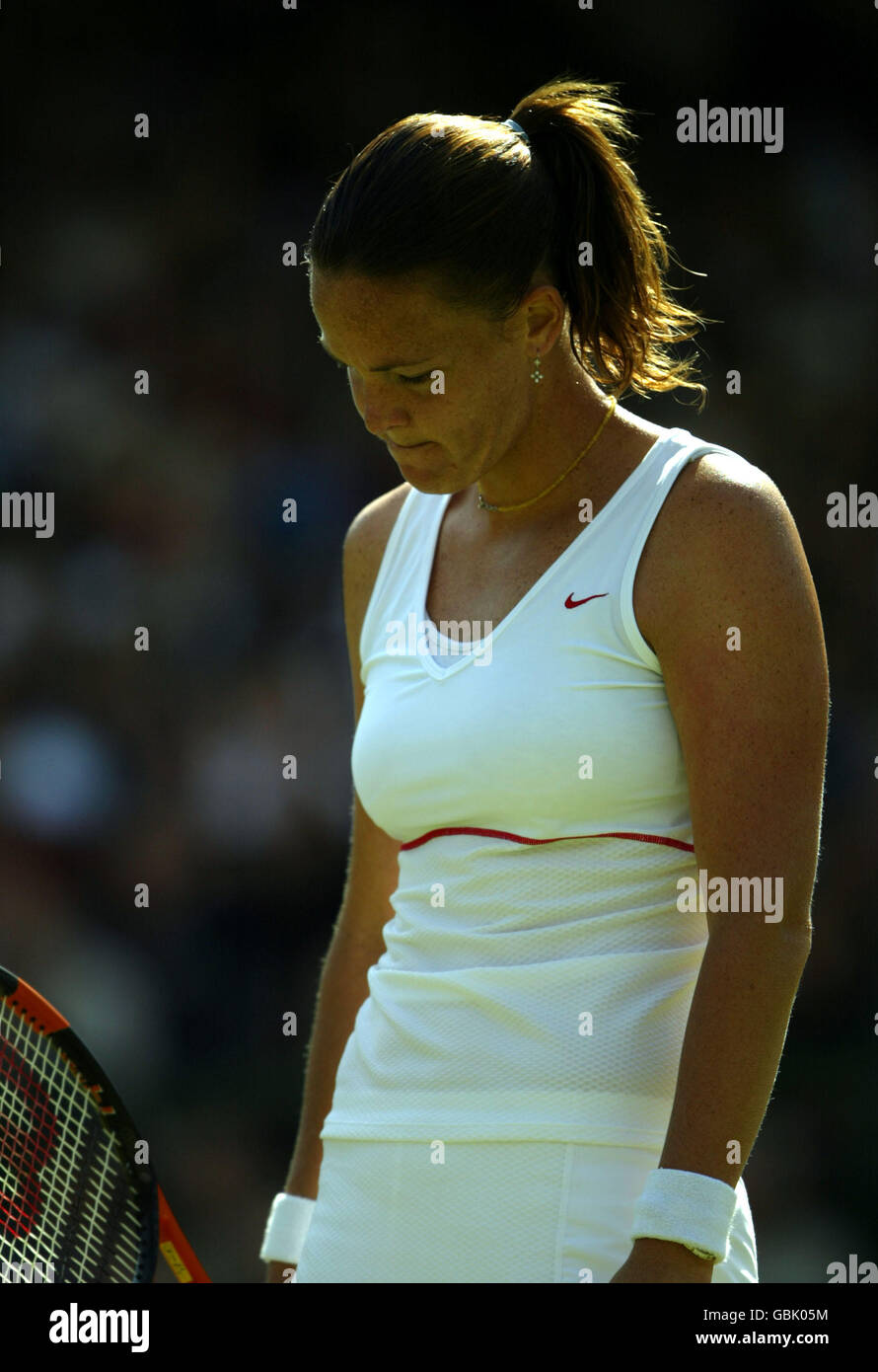 Tennis - Wimbledon 2004 - Semifinale Donna - Lindsay Davenport / Maria Sharapova. Un abbattuto Lindsay Davenport dopo aver perso in semifinale Foto Stock