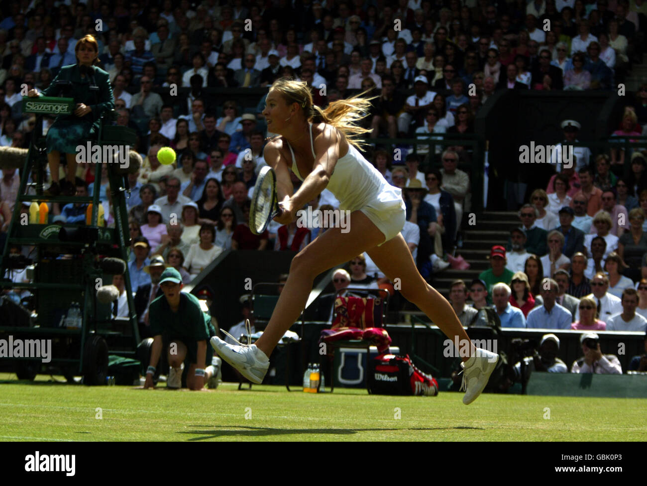 Tennis - Wimbledon 2004 - Le donne della Semi Finale - Lindsay Davenport v Maria Sharapova Foto Stock