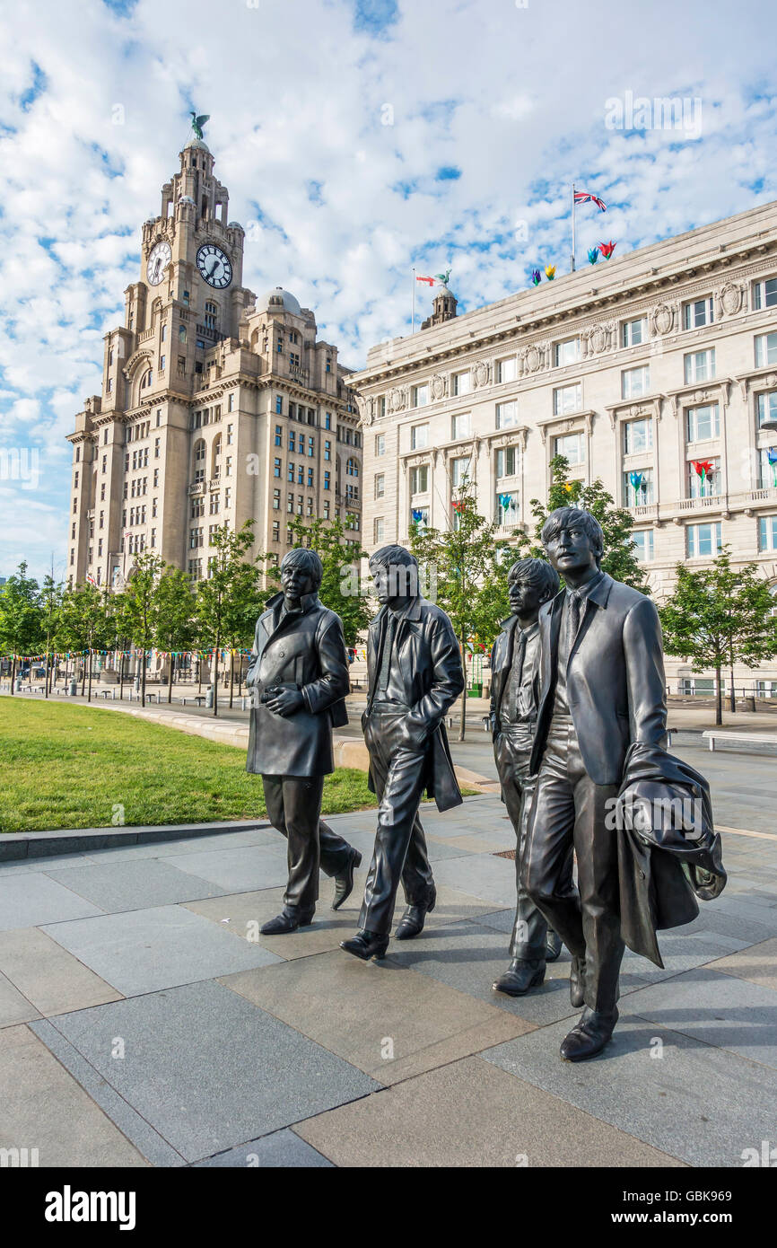 I Beatles statua Pier Head Liverpool England Regno Unito Foto Stock