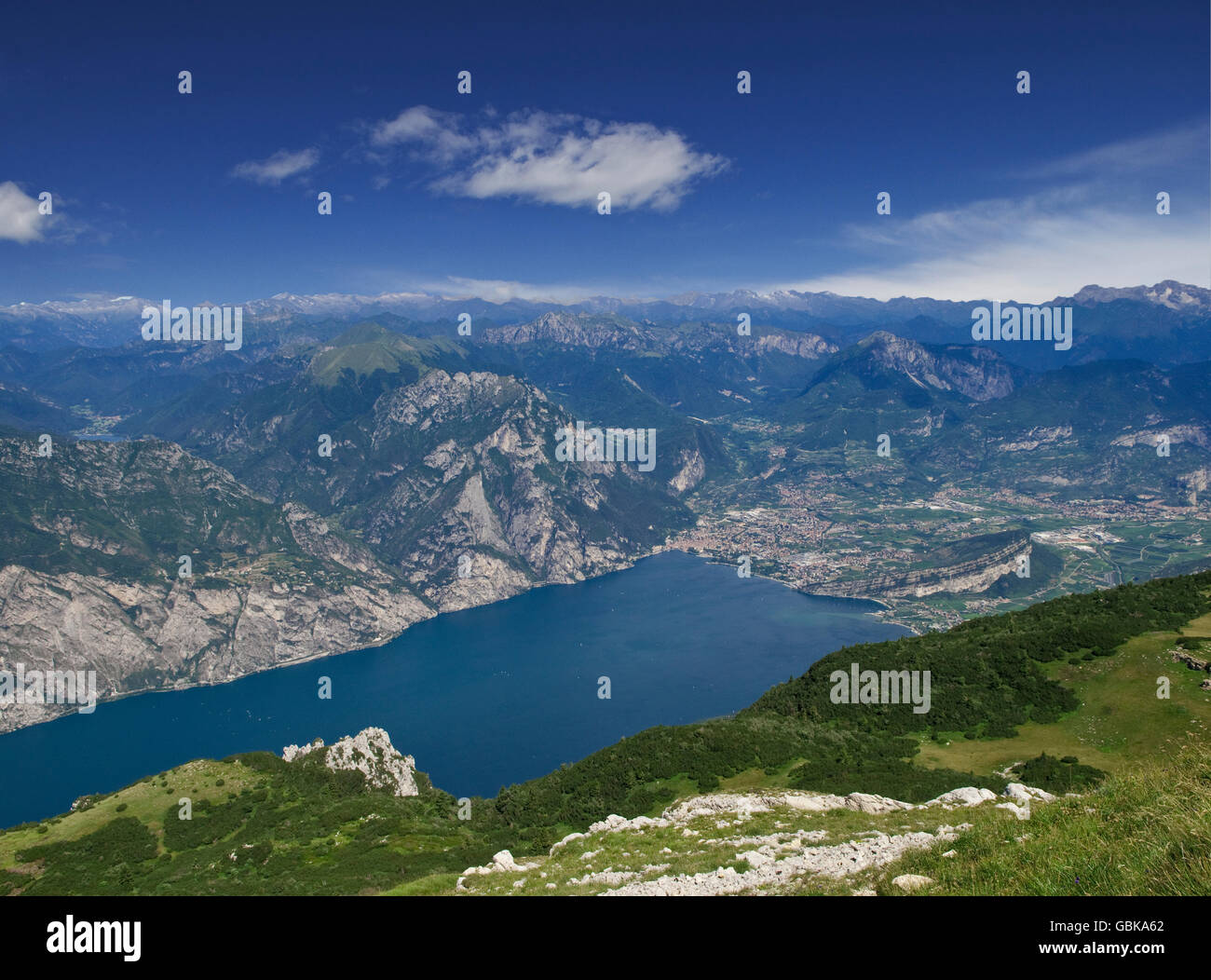 Vista del lago di Garda, Riva del Garda, dal Monte Baldo, Italia, Europa Foto Stock