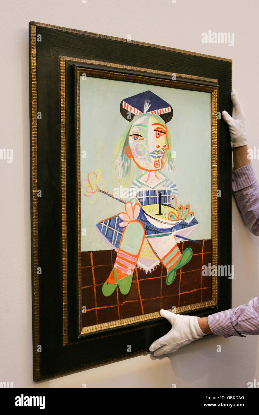 Un dipinto di Pablo Picasso di sua figlia Maya, di due anni e mezzo, a Sotheby's a Londra. Foto Stock