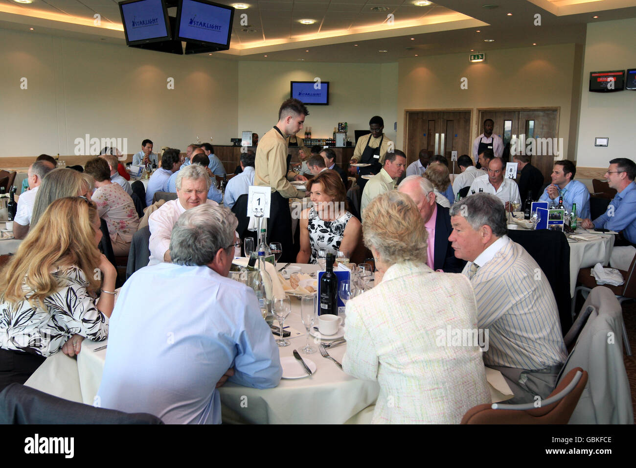 Horse Racing - incontro di primavera - ippodromo di Epsom Downs Foto Stock