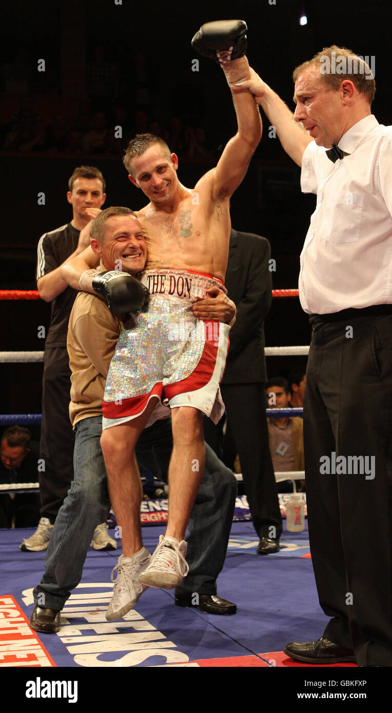 Boxing - Commonwealth Super-peso mosca titolo Bout - Don Broadhurst v Asamoah Wilson - Wolverhampton sala civica Foto Stock