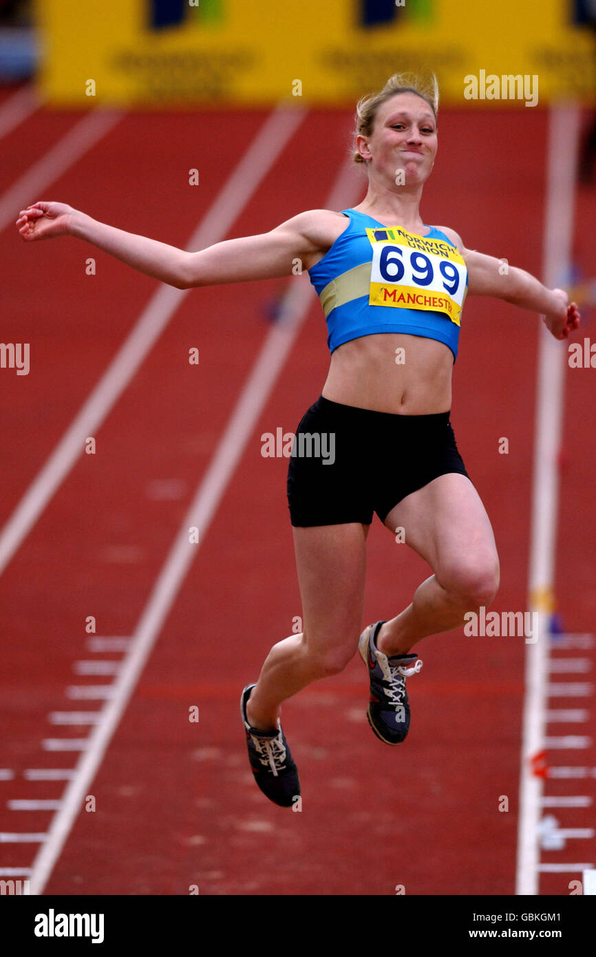 Atletica - la Norwich Union Olympic Trials & AAA Championships - Women's Long Jump - finale. Sarah Wellstead di Sutton & District in azione Foto Stock