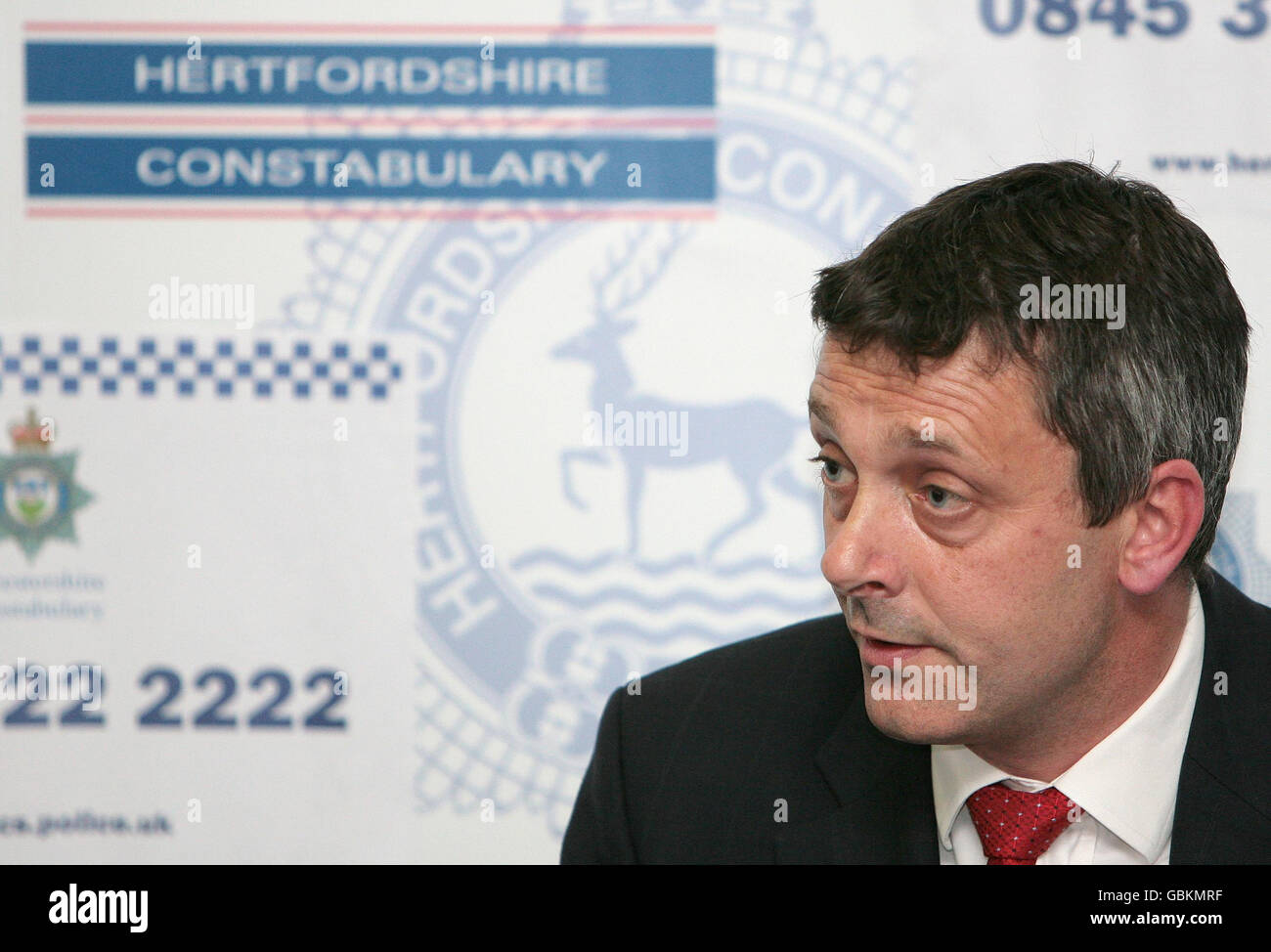 L'ispettore capo detective Michael Hanlon, della Bedfordshire e della Hertfordshire Major Crime Unit, ha parlato a una conferenza stampa presso la sede centrale della polizia di Hertfordshire a Welwyn Garden, per annunciare gli ultimi sviluppi nel caso dell'omicidio delle "parti del corpo". Foto Stock