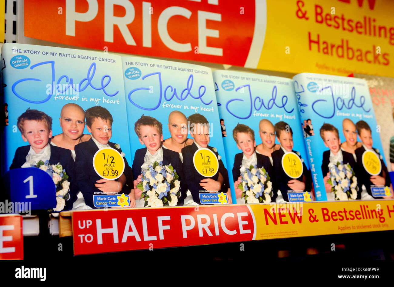 Jade Goody Book - 'Forever in My Heart'. I diari ufficiali di Jade Goody, Forever in My Heart, in vendita in WH Smith's a Lakeside, Thurrock, Essex. Foto Stock