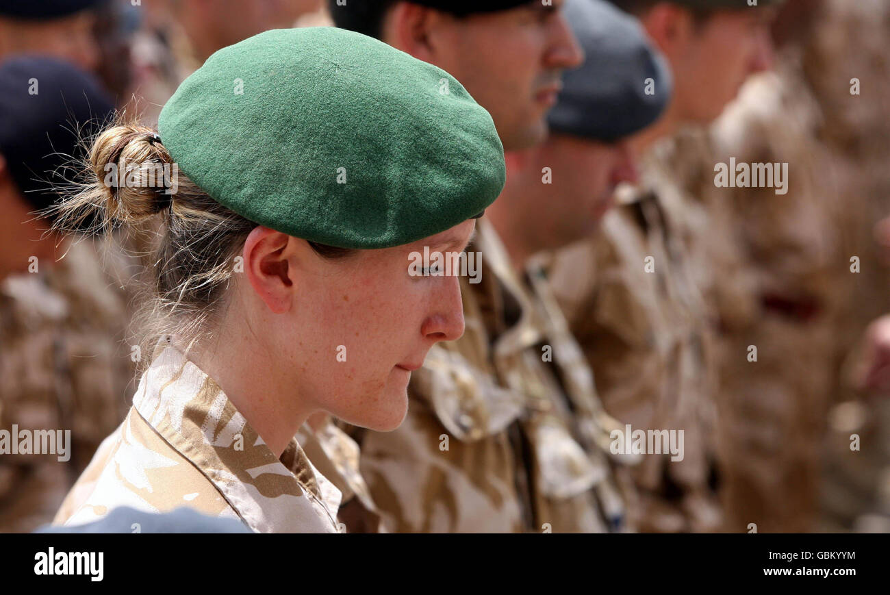 British prepararsi a lasciare Bassora Foto Stock