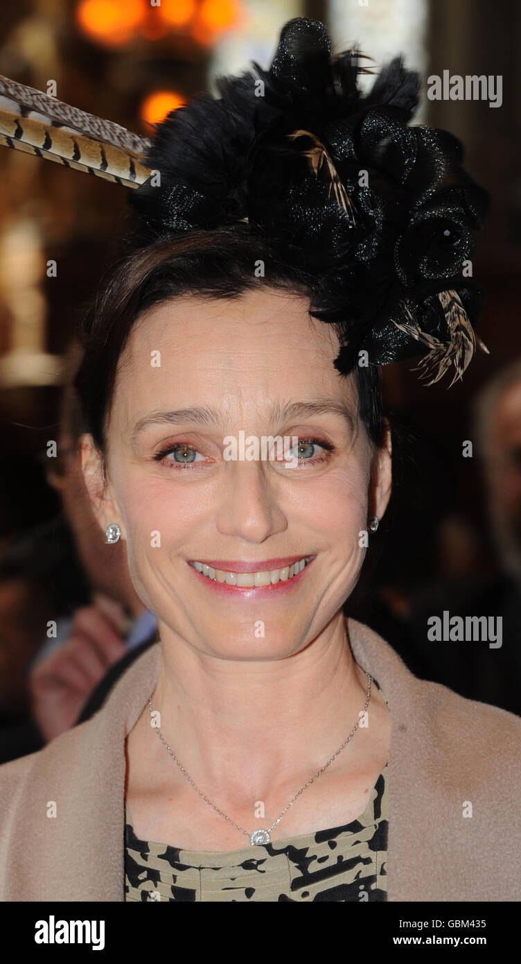 L'attrice Kristin Scott Thomas presso un ricevimento Guildhall dopo un servizio alla Cattedrale di St Paul per celebrare il Centenario dell'Aviazione Navale. La sig.na Scott Thomas, che ha perso suo padre, un pilota del braccio dell'aria della flotta in un Vixen del mare in 1966 e più successivamente il suo padre di passo, anche pilota del braccio dell'aria della flotta in un Phantom in 1971, ha parlato al servizio. Foto Stock