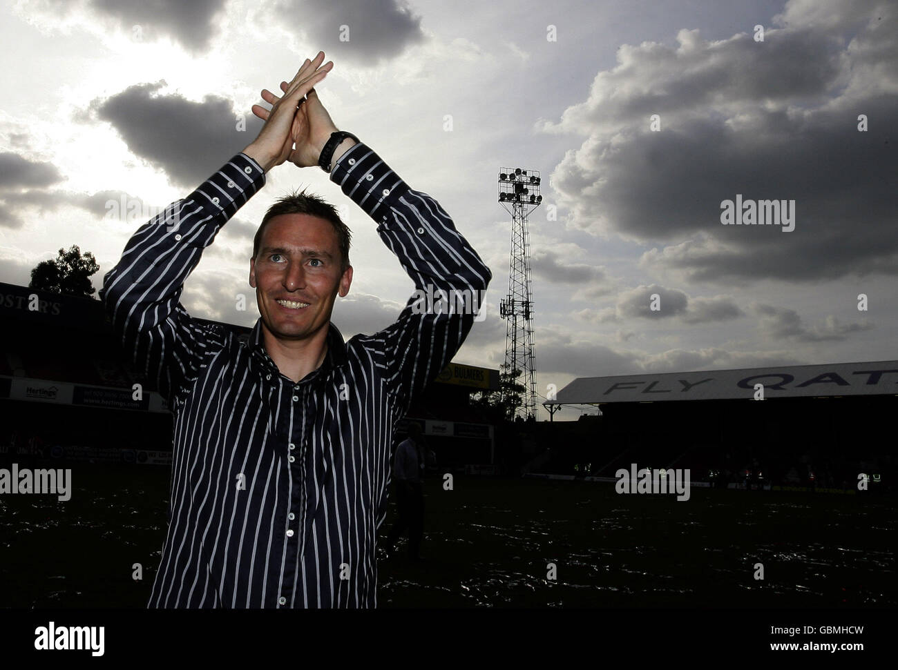 Andy Scott, manager di Brentford, durante la partita della Coca-Cola Football League Two al Griffin Park di Brentford. Foto Stock
