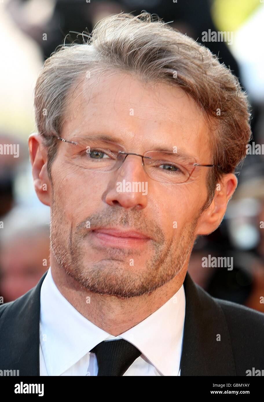 Lambert Wilson arriva per la proiezione ufficiale di Looking for Eric al Palais de Festival durante il 62° Festival di Cannes, Francia. Foto Stock
