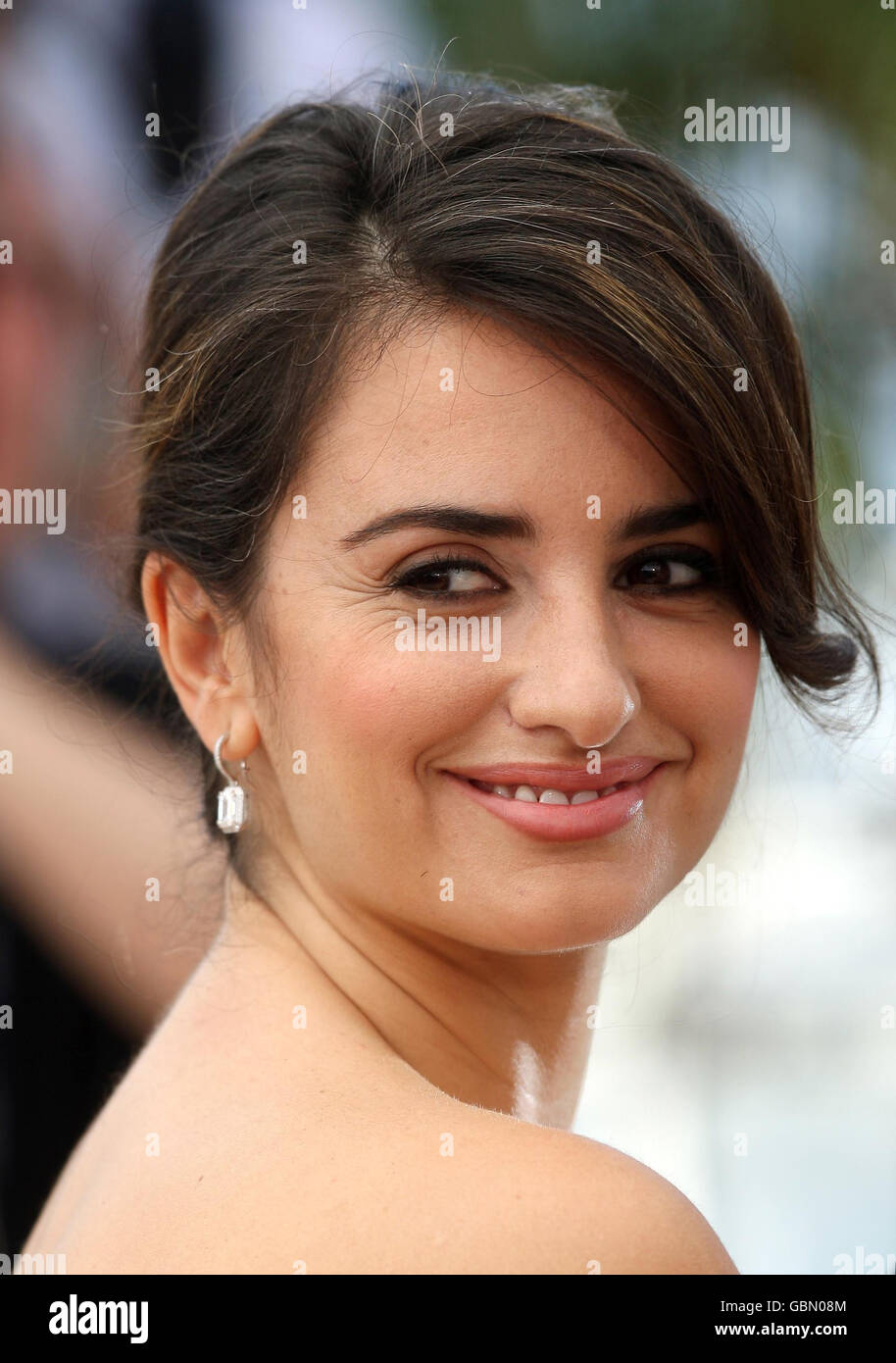 Penelope Cruz partecipa a una fotocellula per il film Broken Embraces che si tiene al Palais des Festivals, a Cannes, in Francia, nell'ambito del 62° Festival annuale del Cinema di Cannes. Foto Stock