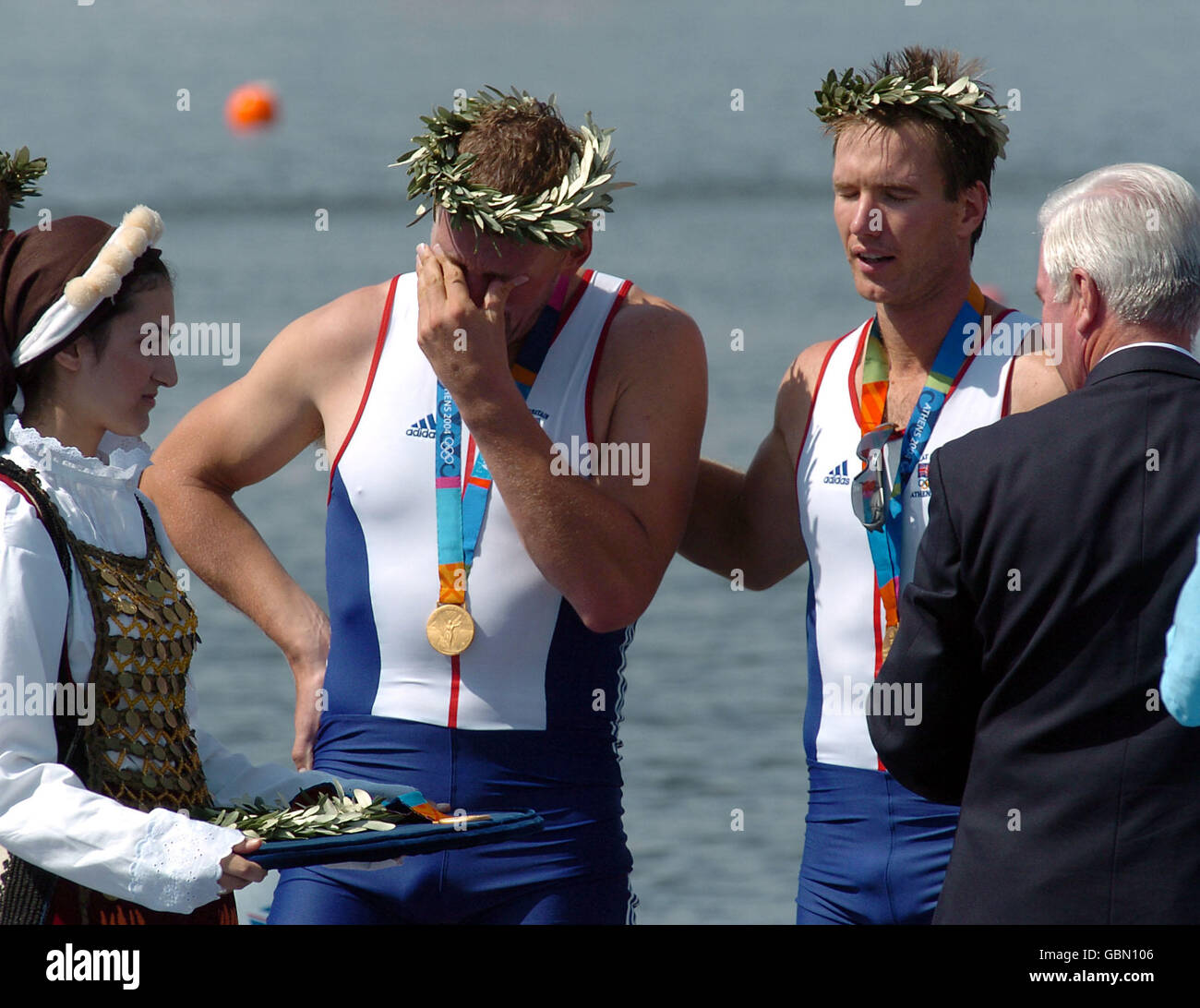 Matthew Pinsent della Gran Bretagna non può controllare le sue emozioni durante il cerimonia della medaglia Foto Stock