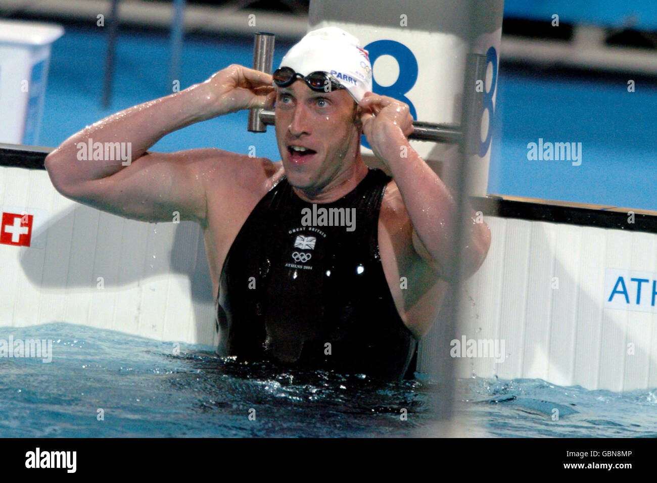 Nuoto - Giochi Olimpici di Atene 2004 - Butterfly da 200 m - Semifinale. Stephen Parry della Gran Bretagna dopo essere stato primo nella sua semifinale Foto Stock