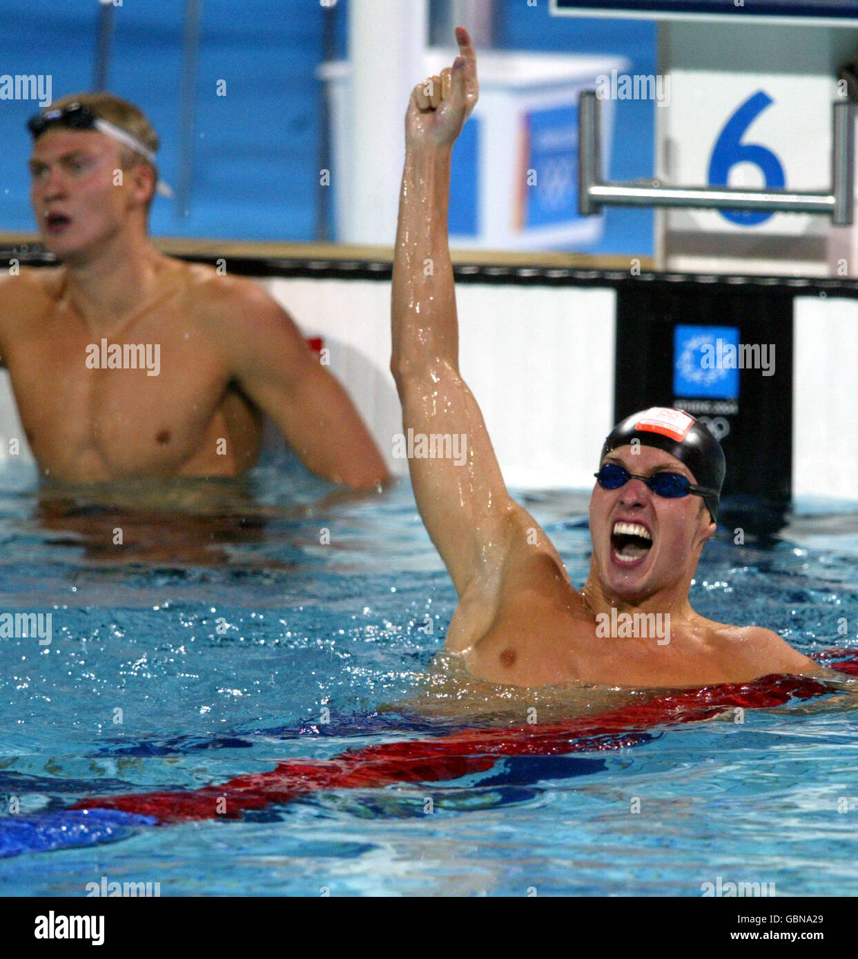 Nuoto - Giochi Olimpici di Atene 2004 - Freestyle da 100 m - finale. Pieter van den Hoogenband celebra la vittoria della finale Freestyle da 100 m maschile Foto Stock