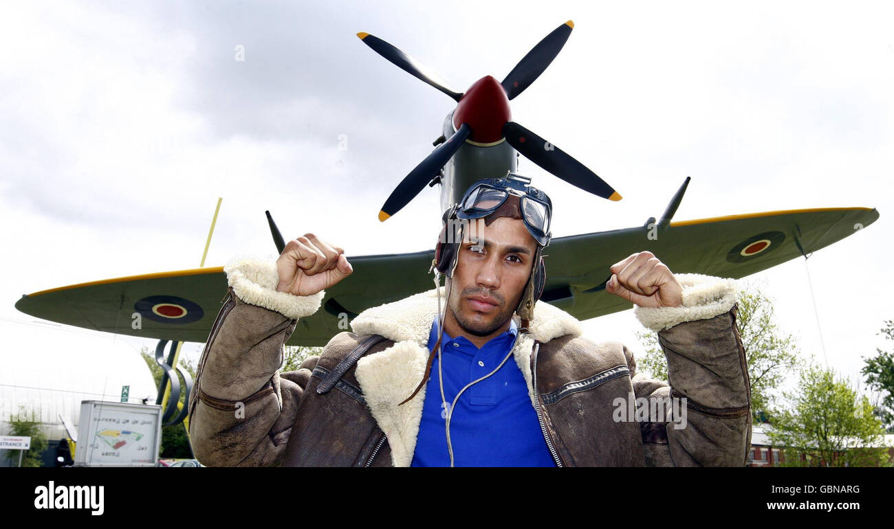 Pugilato - James DeGale, Frankie Gavin e Billy Joe Saunders Photocall - RAF Museum. Boxer James DeGale durante la fotocall al RAF Museum di Londra. Foto Stock
