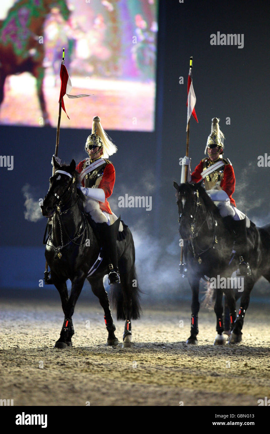 Il Musical Ride Household Cavalry si esibir nel Castello di Windsor Royal Tattoo, nei terreni del Castello nel Berkshire. Foto Stock