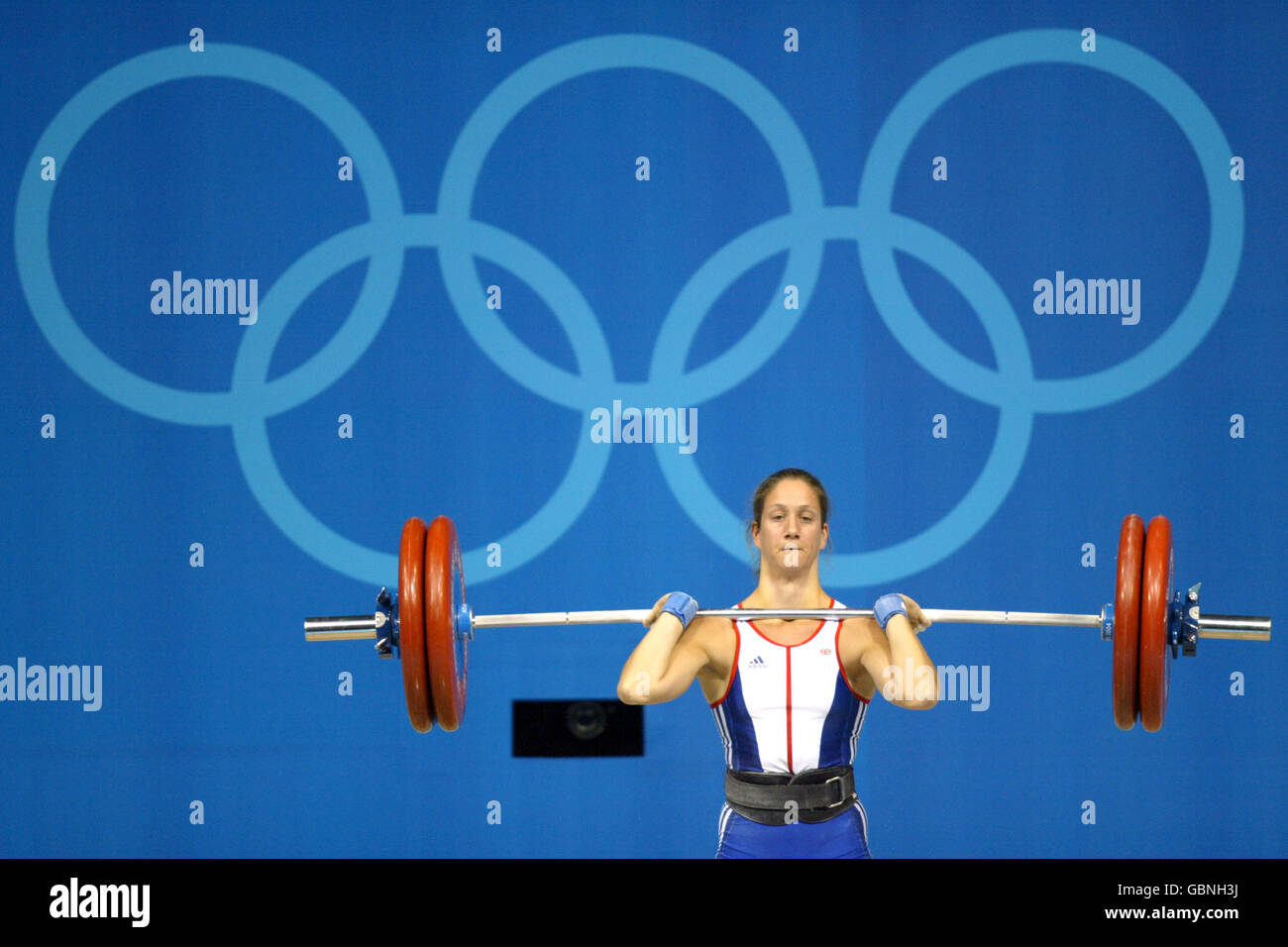 Sollevamento pesi - Giochi Olimpici di Atene 2004 - Donne 58kg. Michaela Breeze della Gran Bretagna Foto Stock
