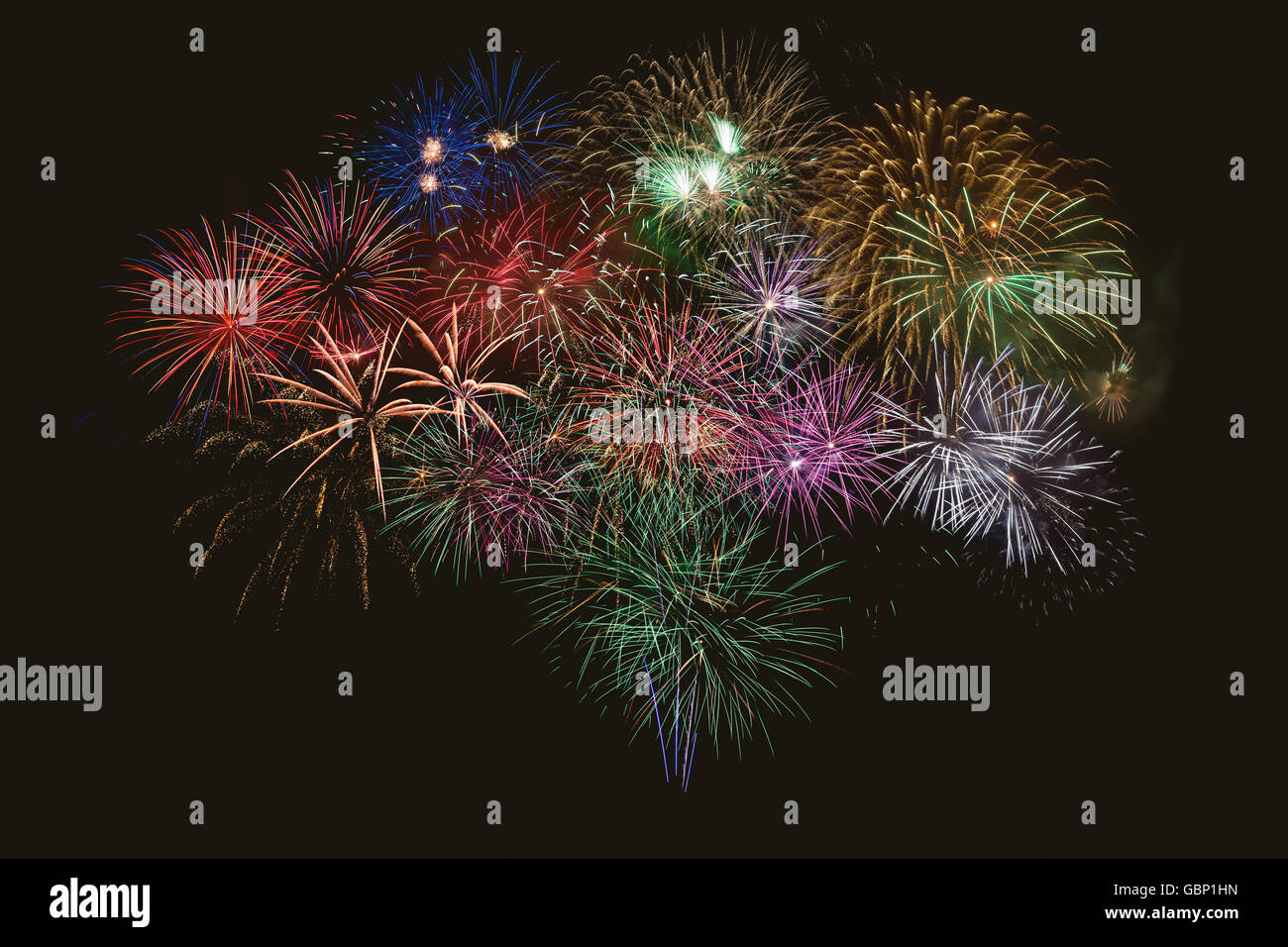 Bella festa multicolore di fuochi d'artificio. Giorno di indipendenza, le vacanze di capodanno saluto. 4 di luglio bellissimi fuochi d'artificio. Foto Stock