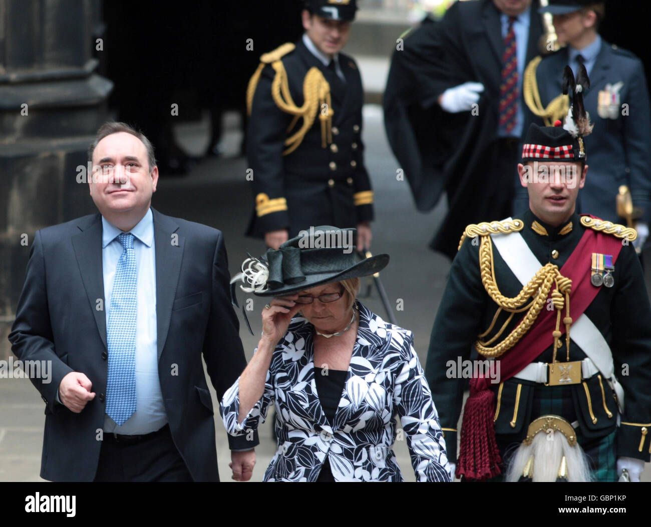 Il primo Ministro Alex Salmond arriva per consegnare il discorso di nota all'Assemblea Generale della Chiesa di Scozia a The Mound, Edimburgo. Foto Stock