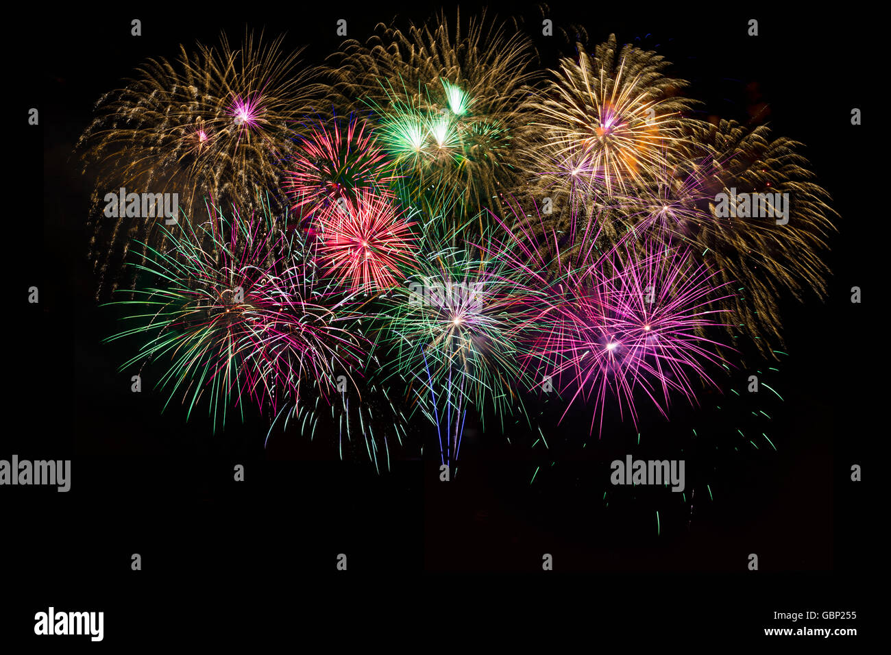 Bella celebrazione golden, rosso, viola, verde scintillante fuochi d'artificio. Giorno di indipendenza, 4 luglio vacanze salute. Nuovo anno b Foto Stock