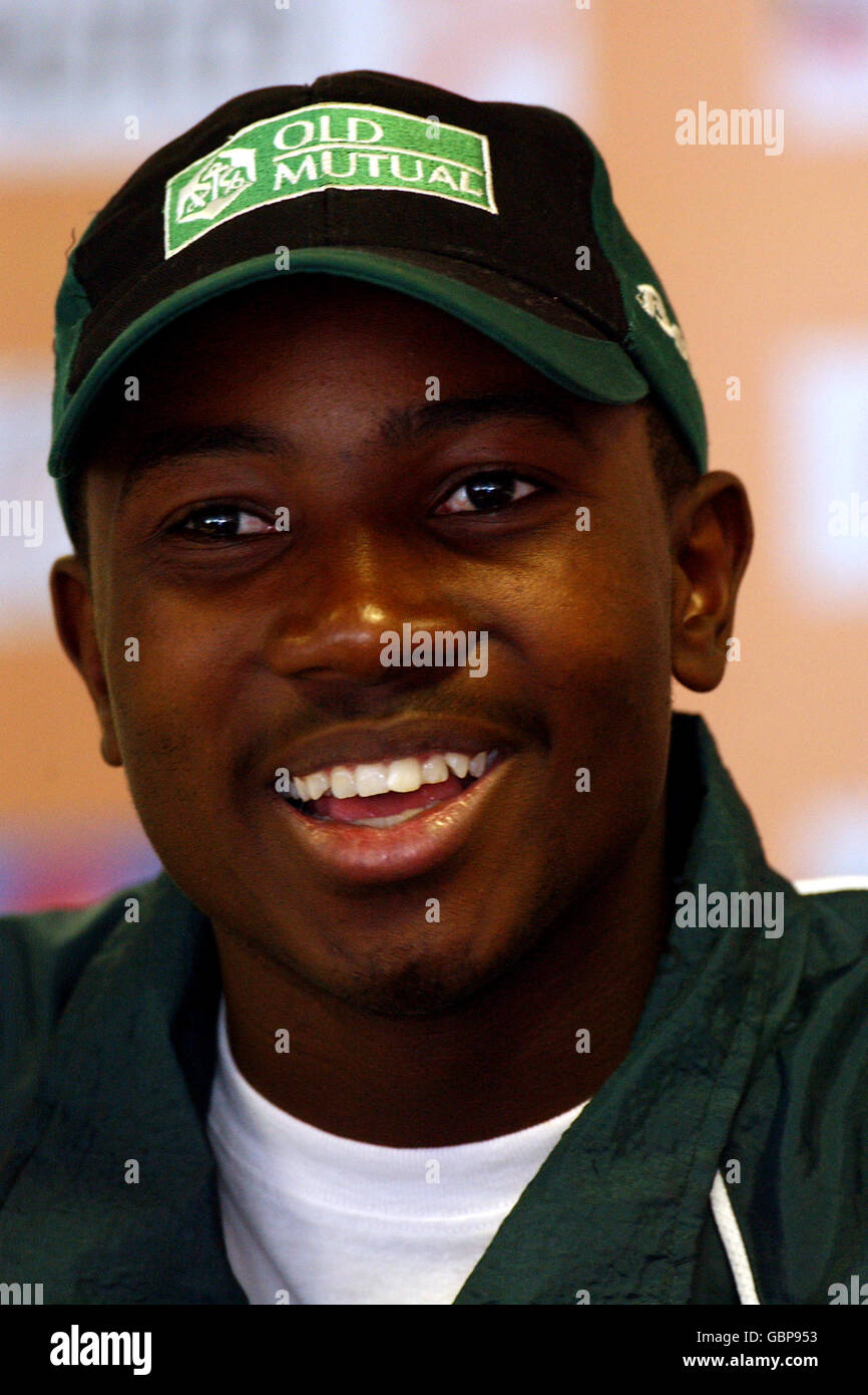 Cricket - ICC Champions Trophy 2004 - Inghilterra / Zimbabwe - Inghilterra Nets. Tatenda Taibu dello Zimbabwe durante la conferenza stampa Foto Stock